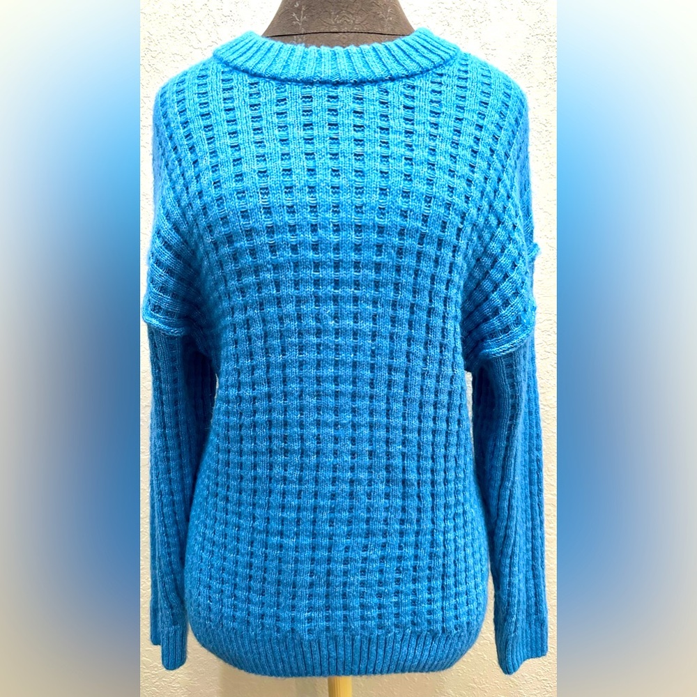 Women’s SO Cerulean Blue Crew Neck Waffle Knit Pattern Style Sweater Size M